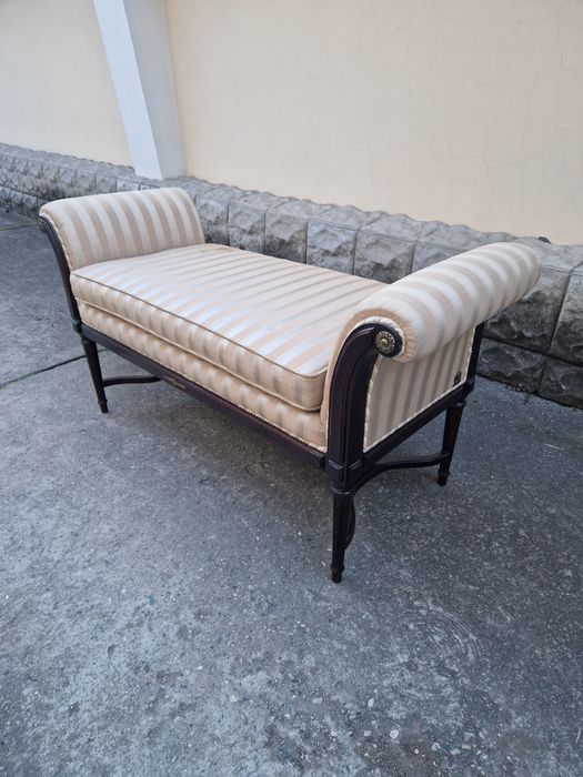 Страхотен антикварен марков испанска диван канапе