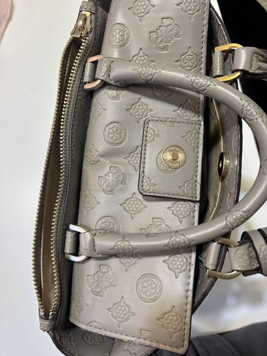 Дамска чанта GUESS