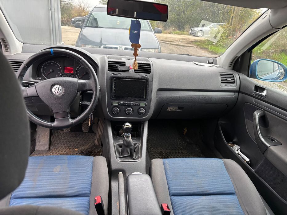 Vând Volkswagen Golf 5