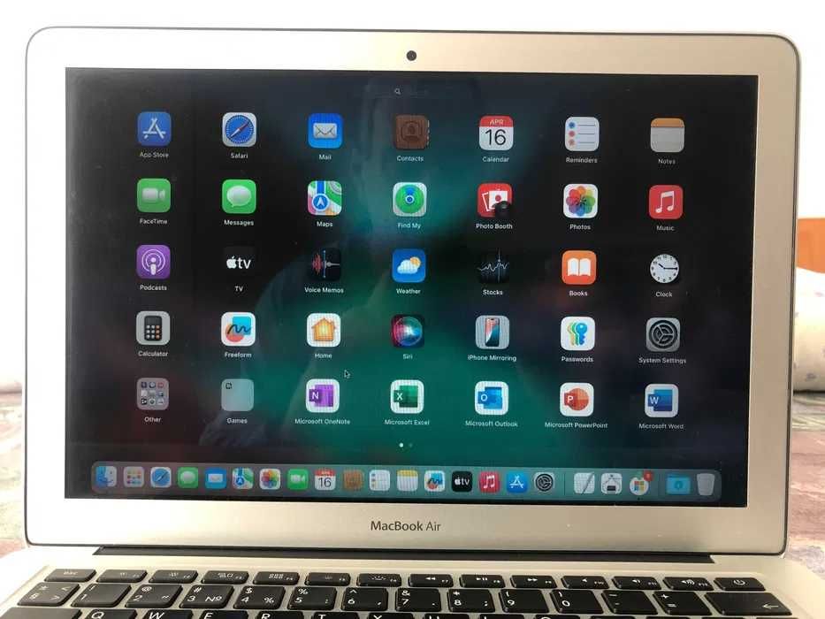 MacBook Air 13,3 '' 2018 i5 1,8 GHz, 8 GB, SSD 128 GB. CA NOU