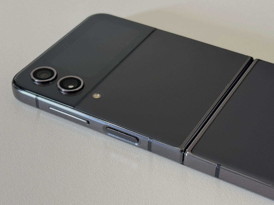 Бартер! Samsung Galaxy Flip 4 Graphite (Черен)