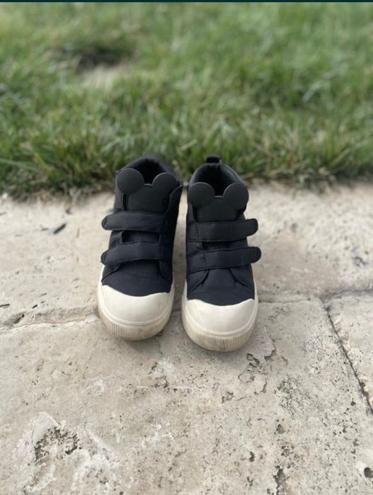 Tenesi din pana Zara mărime 25