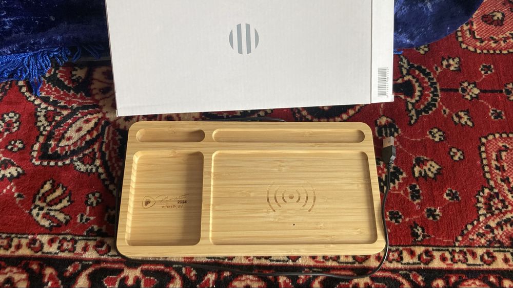 Tavă birou cu Incarcare Wireless Lemn