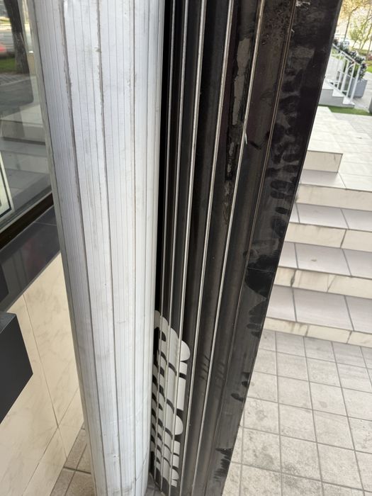 Роллставни . Мотор есть . Направляющих нет .