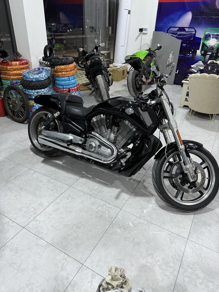Moto Harley DAVIDSON v rod 1250