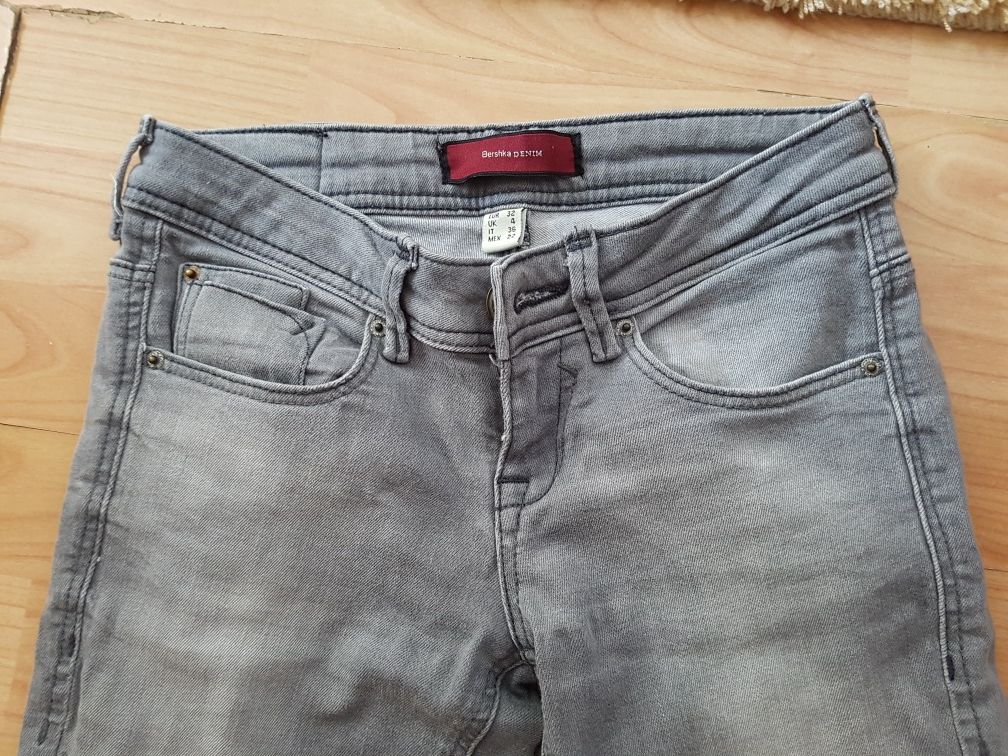 Blugi Bershka Denim gri si albastru marimea 32