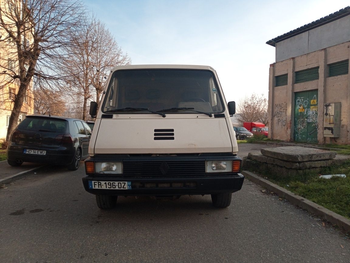 Vând sau Variante Renault Master 1983
