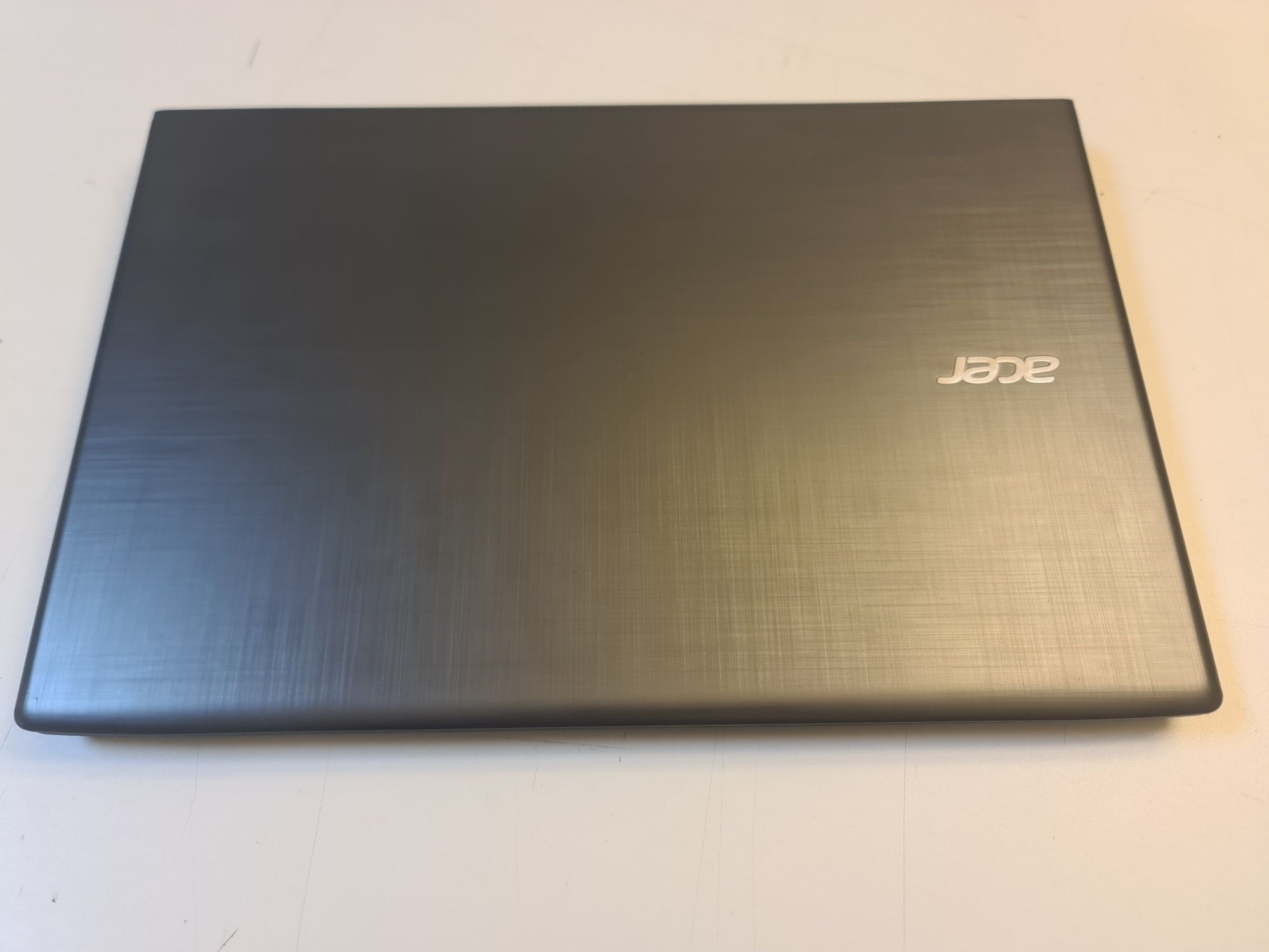 Acer Asprire E5 Intel Core i3-6006 8gb Ddr4 256 Ssd nvme