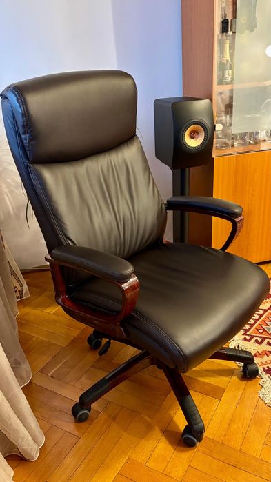 Vând scaun directorial de la JYSK