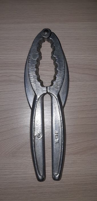 Продам советский орехокол 1960 года выпуска за 10000 тенге.