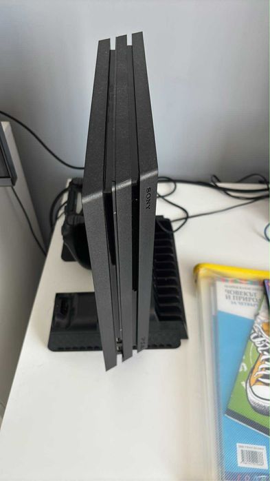 PlayStation 4 pro 1tb 2 джойстика зарядна станция