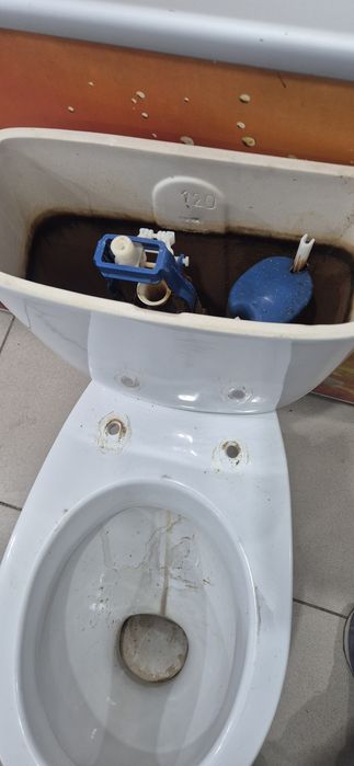 Продаётся унитаз б/у Цена 4000тг