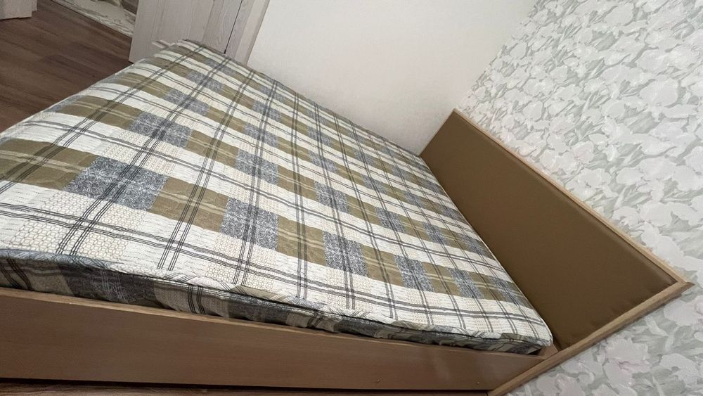 Кровать с подъемным механизмом 160х200, В хорошем состояний.