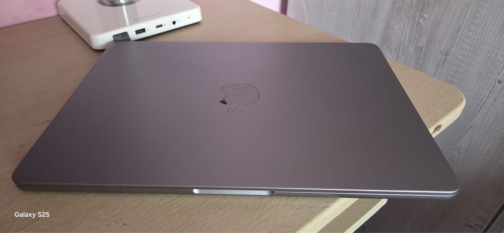 Vand MacBook M2 2022 cu cont pentru piese!