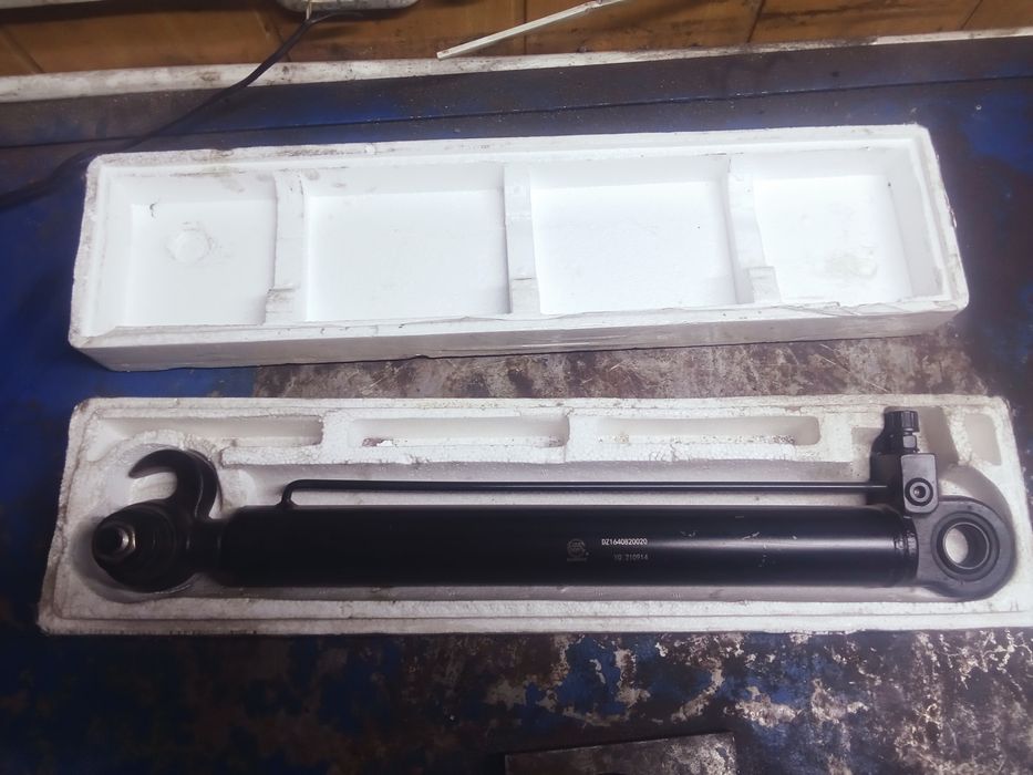 Цилиндр подъёма кабины шахман