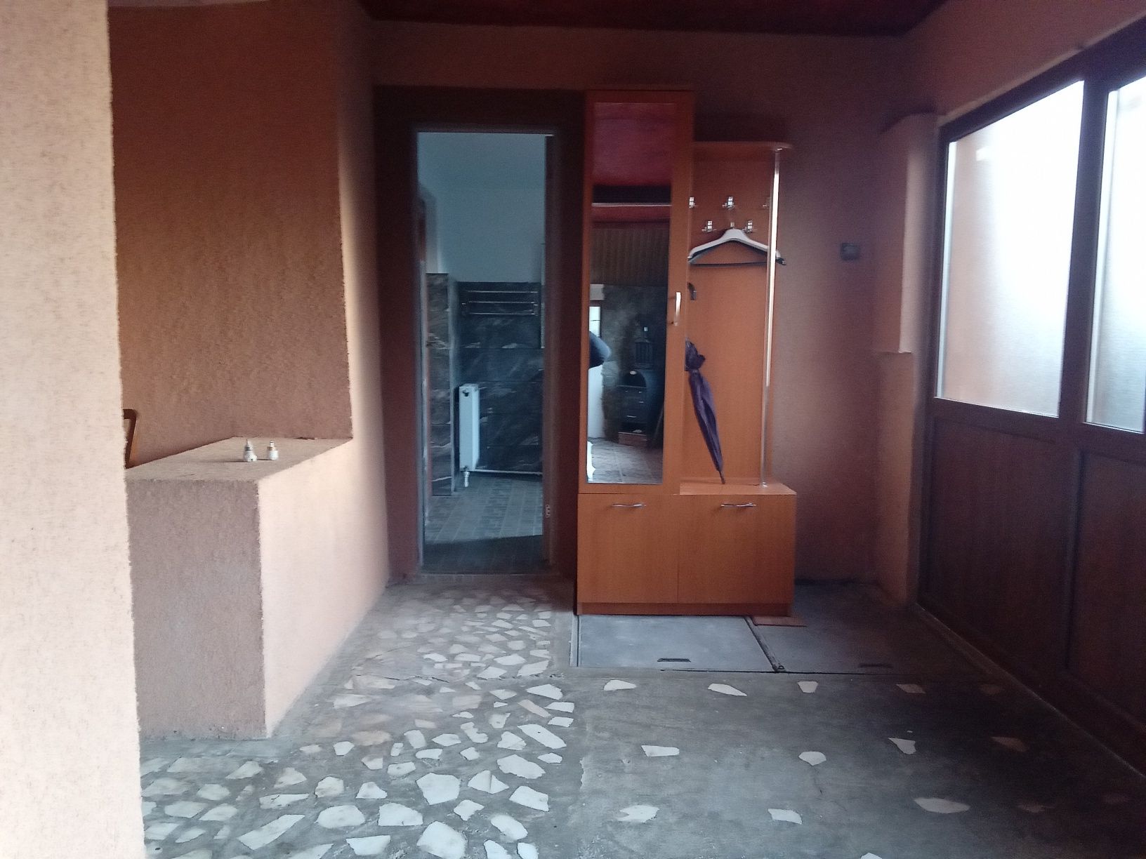 Ofer spre închiriere casa în Merei (Dealul Viei)