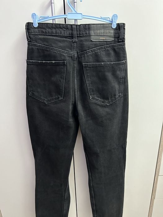 Скъсани черни дънки 32 mom fit