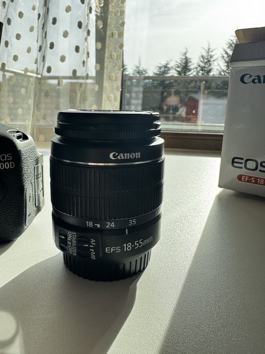 Canon EOS 600D + EF-S 18–55mm II китов обектив.