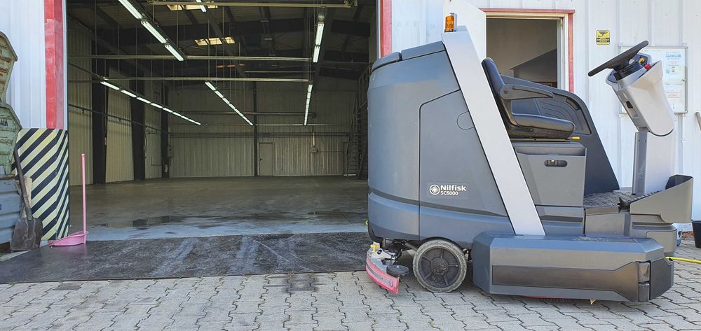 Măturat - Curatat mecanizat/manual - parcări subterane și supraterane