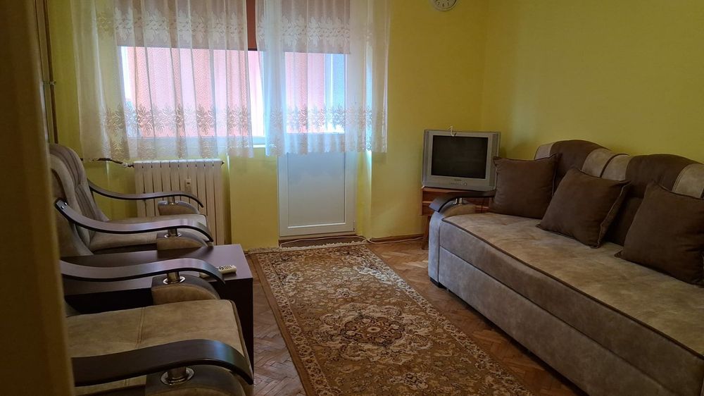Inchiriez apartament
