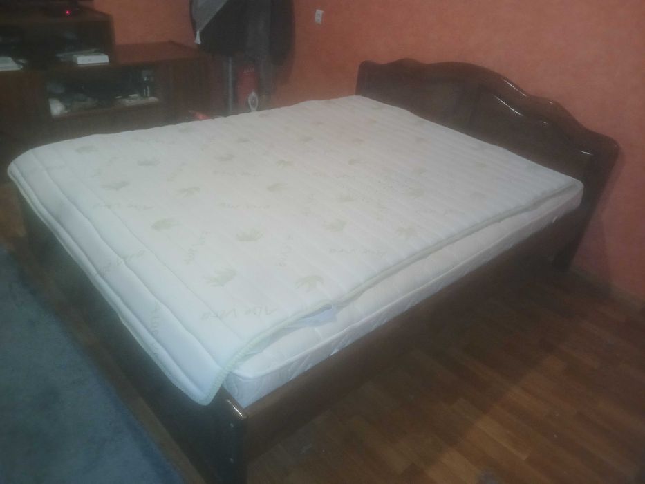 Продавам спалня  от масивно дърво