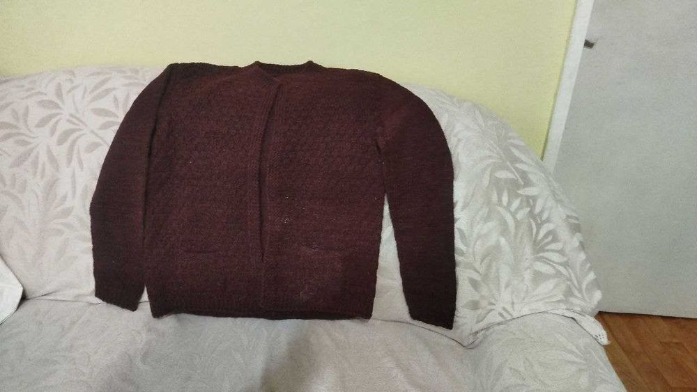 Продавам плетени дрехи - блузи, елеци, терлици