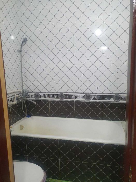 Navoiy Vasxod 3-4-qavat indiski dom. 3 xonali 2 qavatli uy sotiladi.