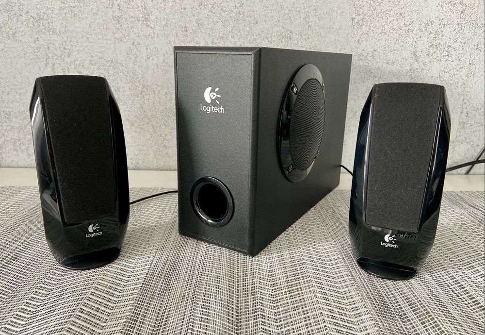 Буфер С Колони Logitech S220 2.1