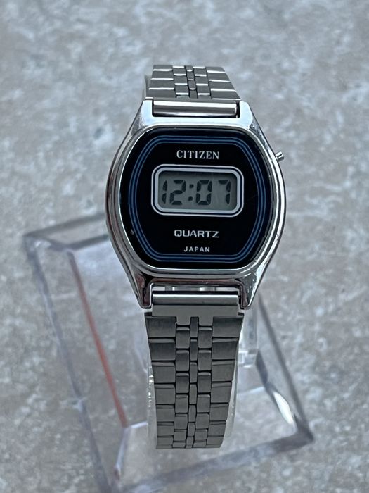 Citizen damă ani 80-90 ‘