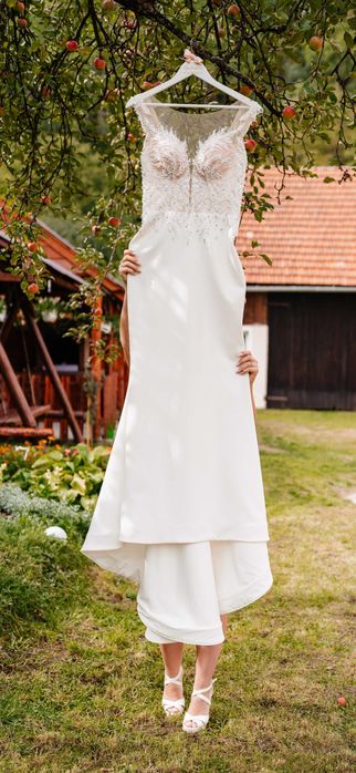 Vând sau închiriez rochie de mireasă cu trenă detașabilă