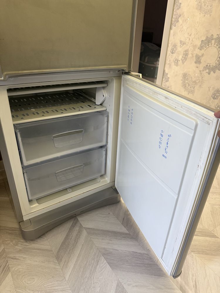 Продается холодильник в хорошем состоянии модель indesit