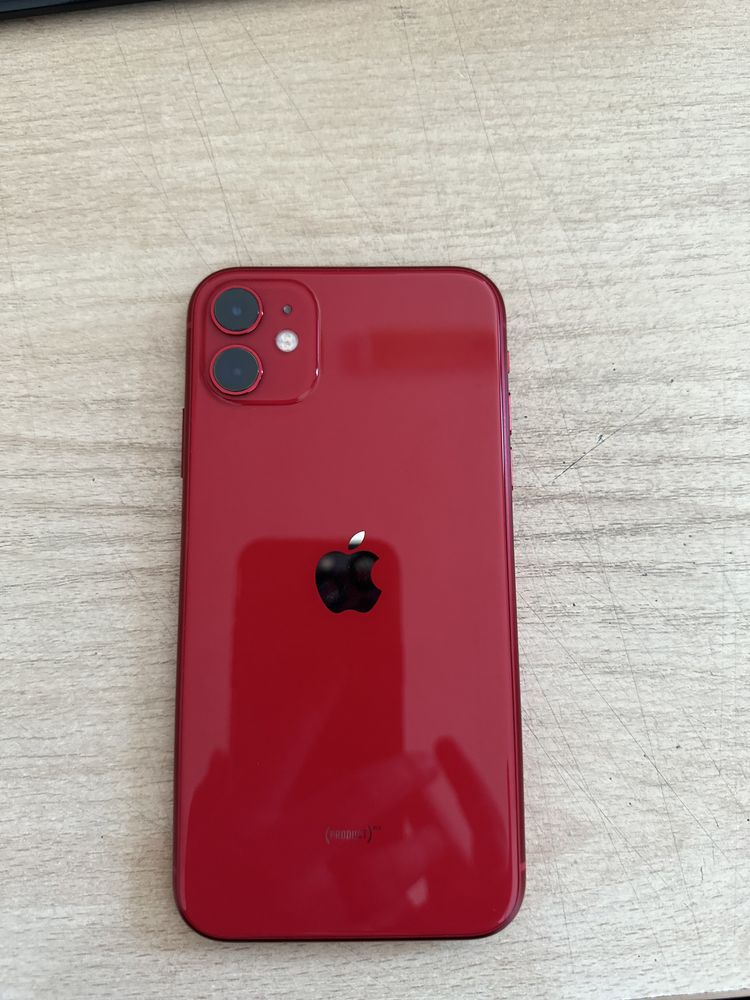 Iphone 11,красного цвета
