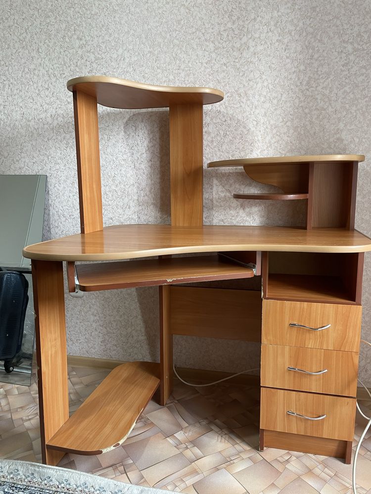 Стол компьютерный