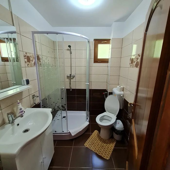 Cazare/Cabana/Pensiune cu piscina încălzită