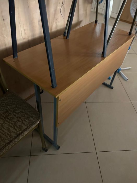 Парта стол очень прочный