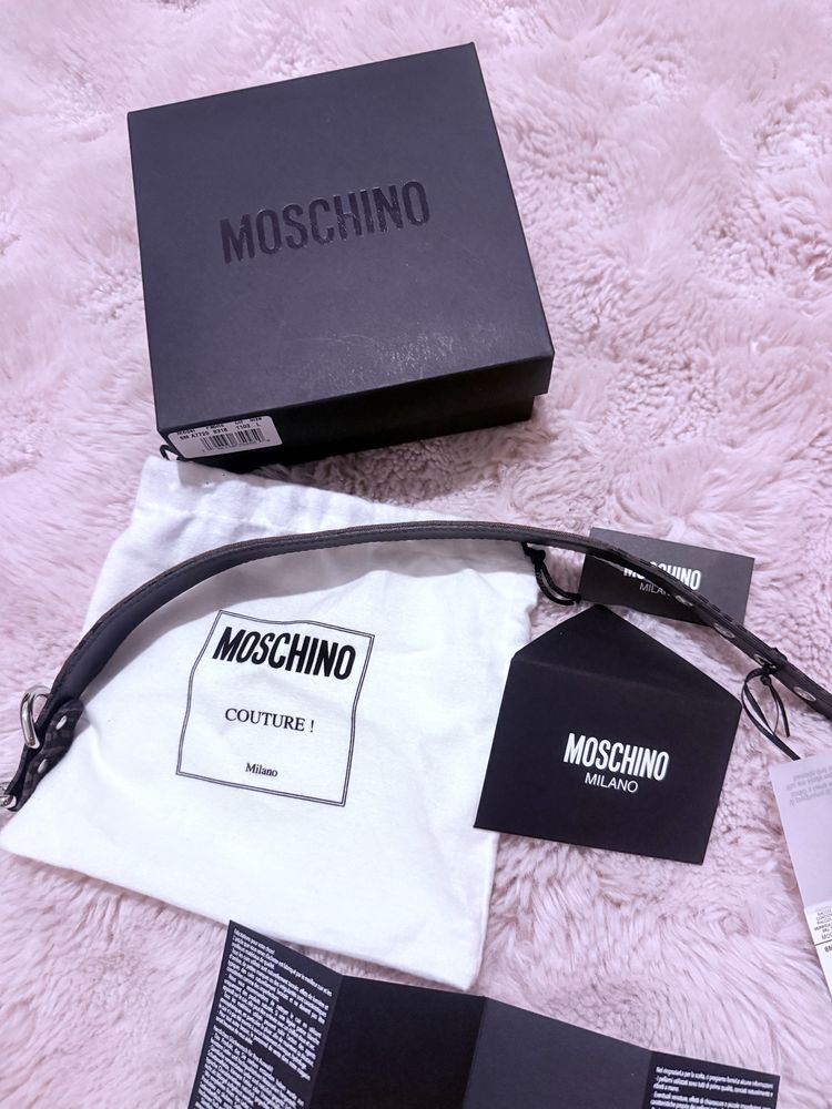 Zgarda de caine Moschino