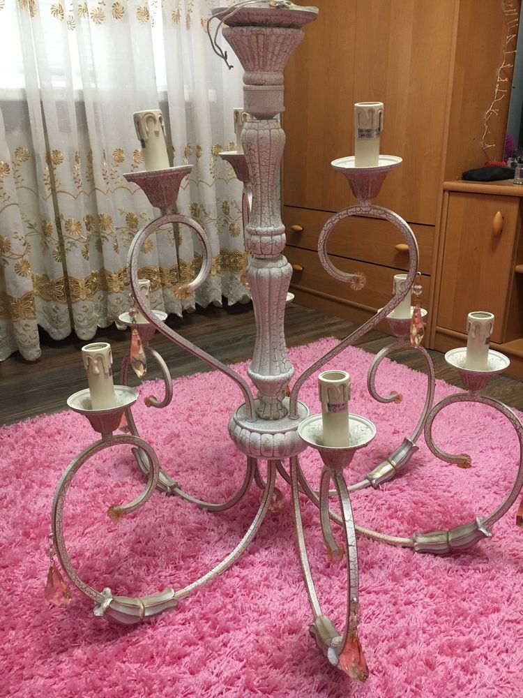 Продается современная люстра