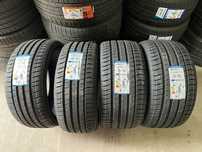 4 anvelope vara 245-35-20 si 275-30-20 Efex sport BMW F10 F11 BMW G30 G31 Mercedes W212 E class Anvelope cu protectie janta R20 pritectie janta fata spate in interior si exterior (vezi poze) adrenta A calitate premium