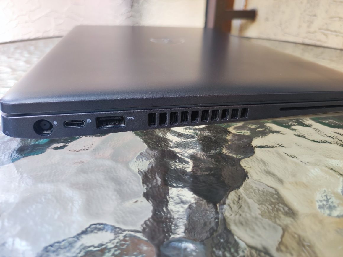 Dell latitude 5400 i5 8th generation 16 gb ram 14" екран 256 gb SSD