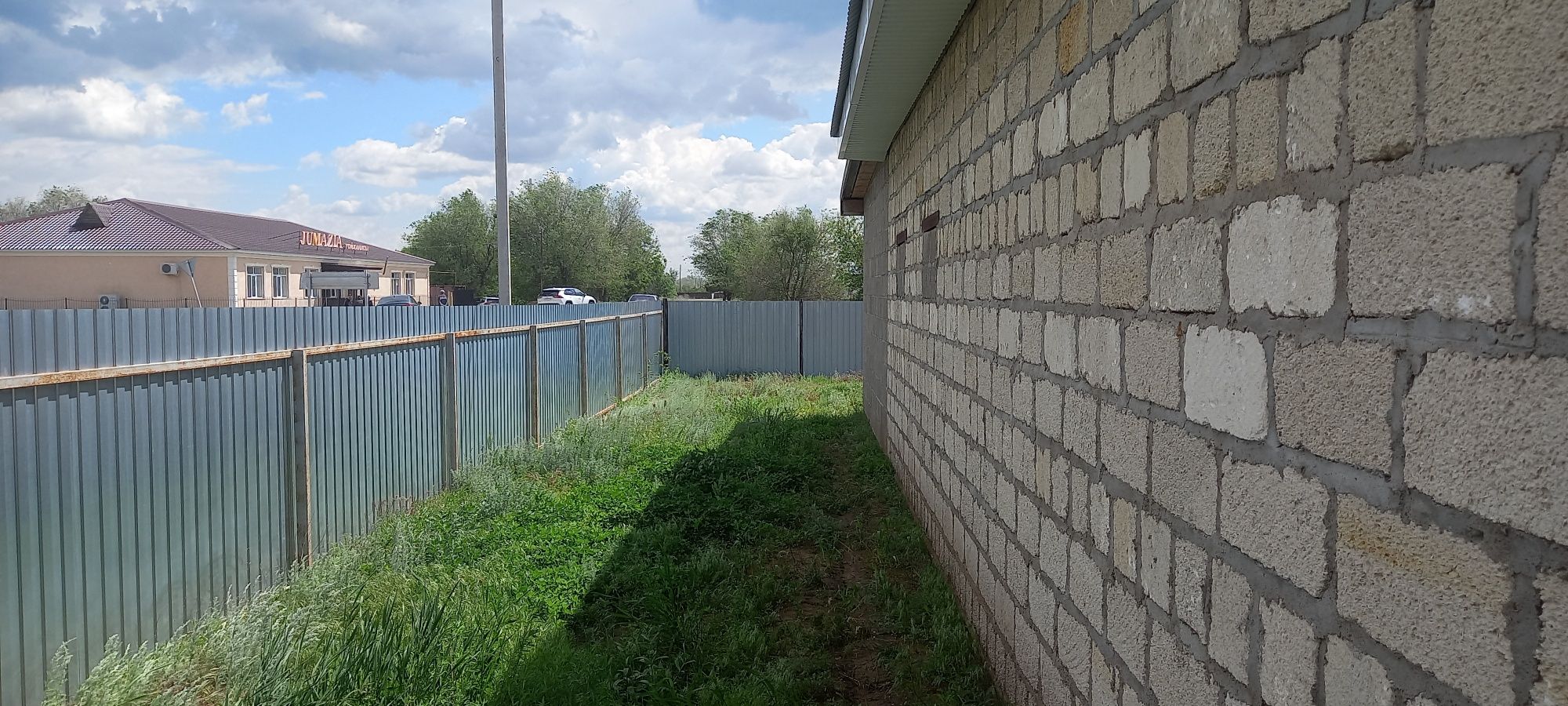 Продам дом новый не достроиныи отличное место расположения при везде р