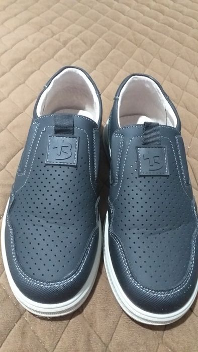 Продам туфли школьные