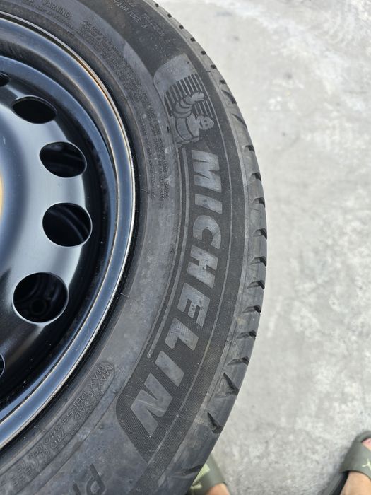 2 Броя 205/60/16 Michelin 6mm 23dot