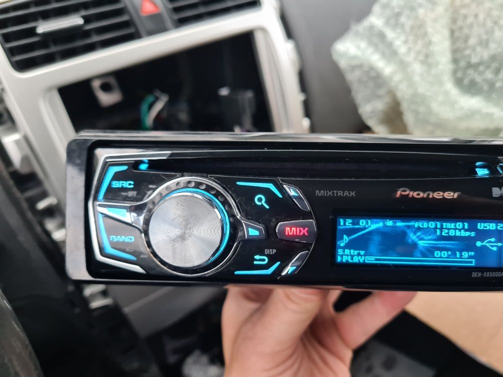 Продавам Pioneer deh-x8500dab