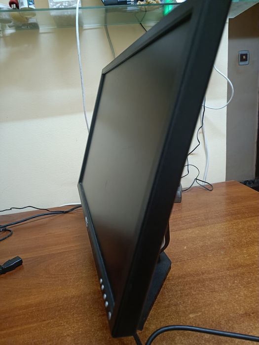 Vând 2 monitoare pc.
