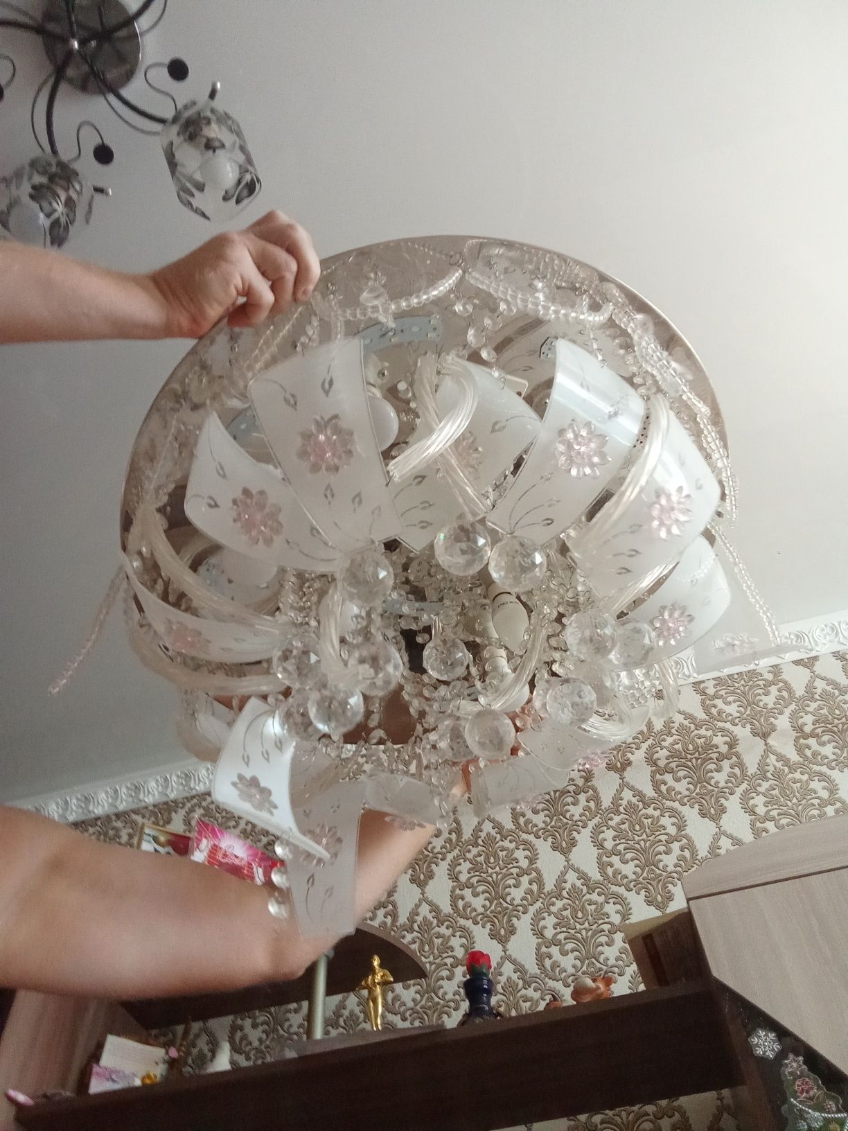 Продам люстру в хорошем сосТояние