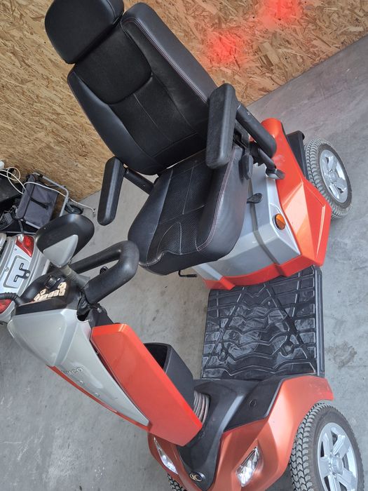Cărucior scuter electric