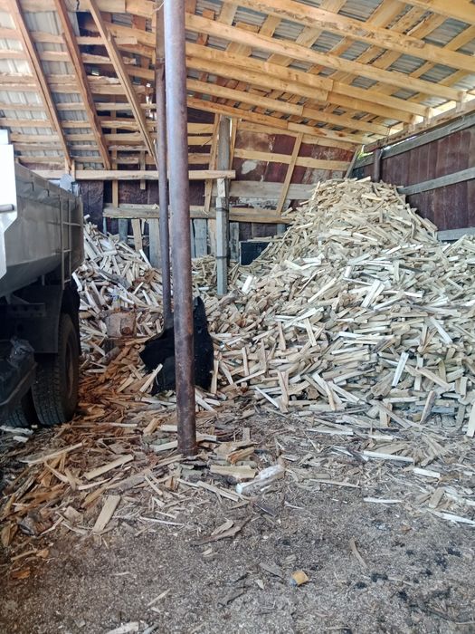 Продам дрова колотые ,осина берёза 18000  куб/,осина