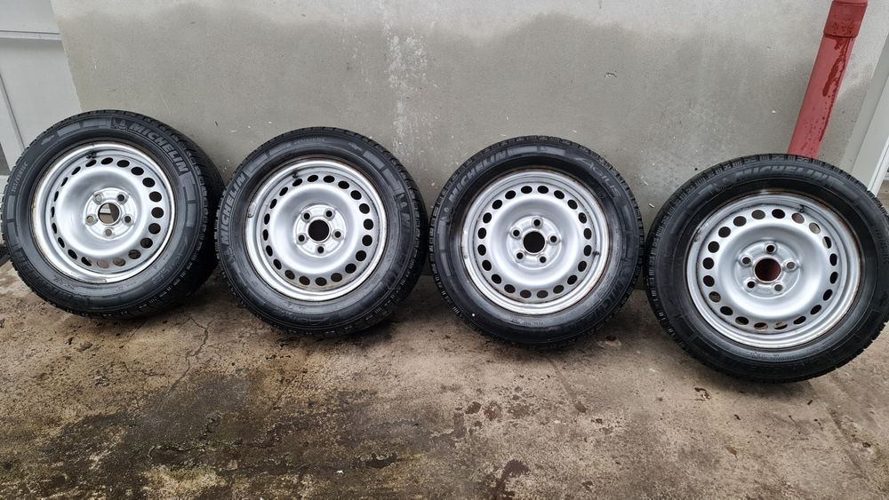 Jante cu anvelope iarna 205 65 R16 C Vw T5, T6 5x120 R16