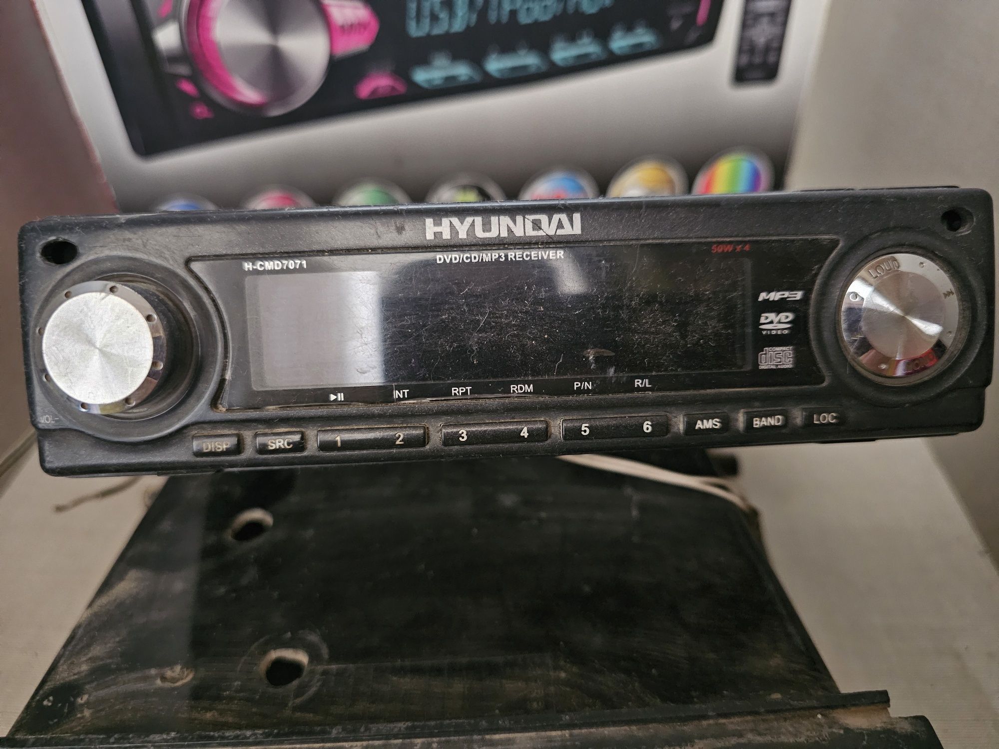 Б/У: автомагнитола Hyundai H-CMOTETE DVD/CD/MP3-ресивер.