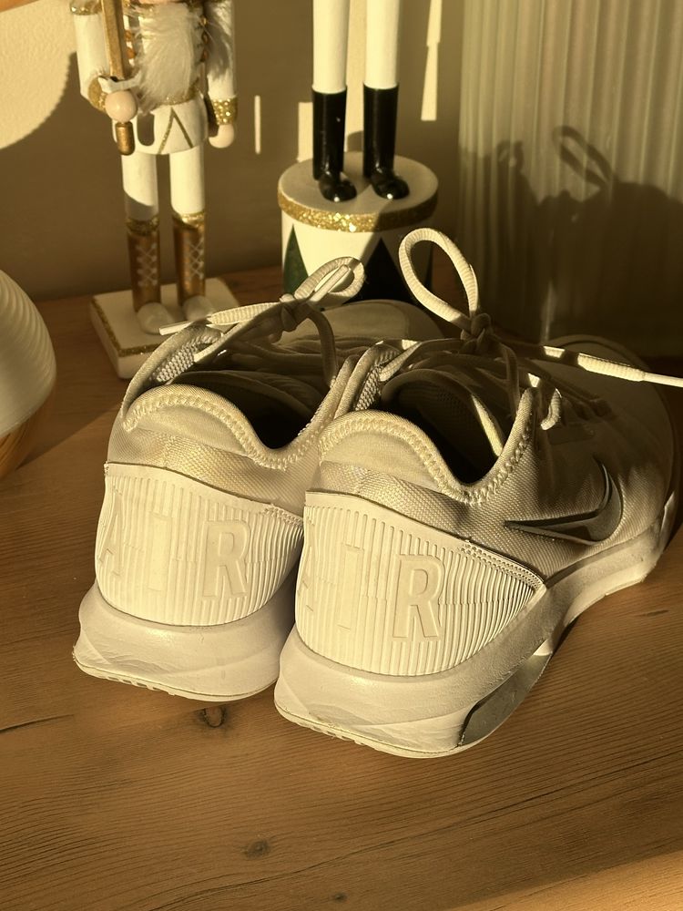Nike Air номер 38 маратонки, бели